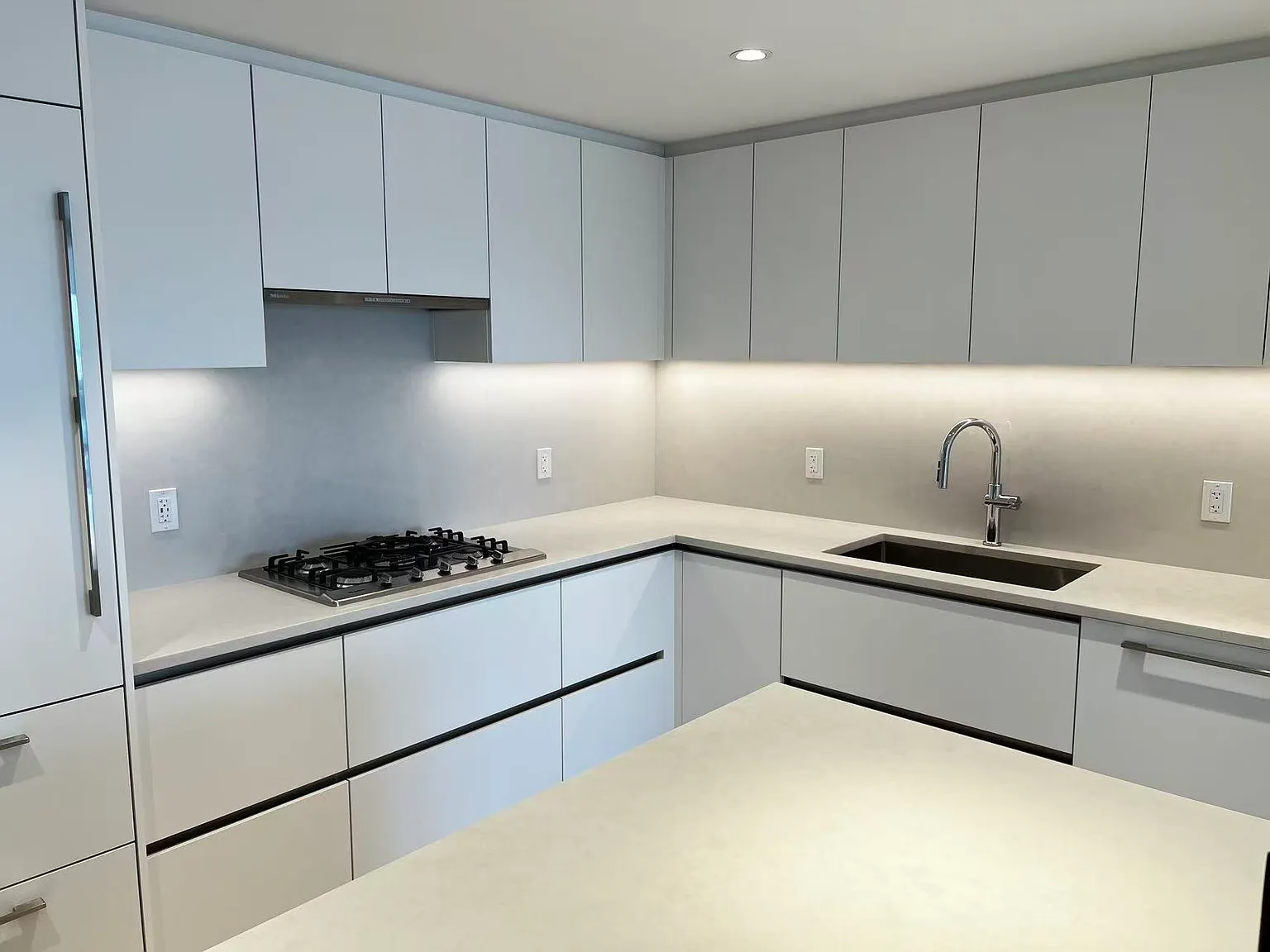 2 bed, 837 sqft, $3,800 — Photo 1