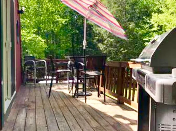 (undisclosed Address), Raymond, ME 04071