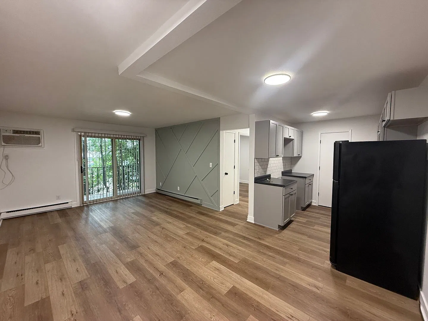 Crossroad Apartments — Photo 3