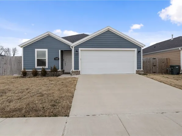 5820 W Holdcroft Dr, Fayetteville, AR 72704