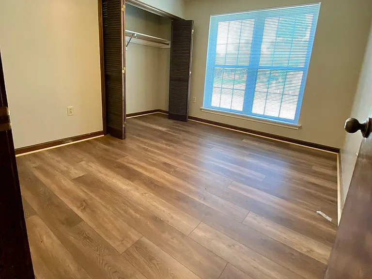 1331 Knollhaven Dr — Photo 5