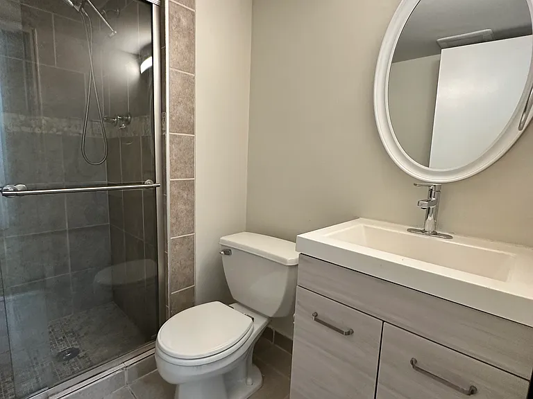 Pembroke Apartments — Photo 8