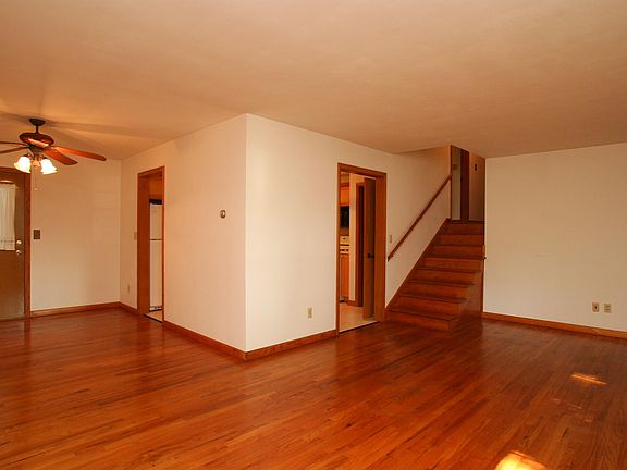 3rd image of 2020 S Crosby Ave