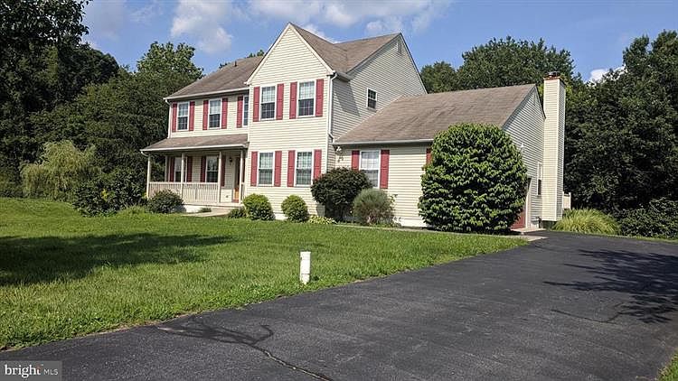 1st image of 121 Rose Dr