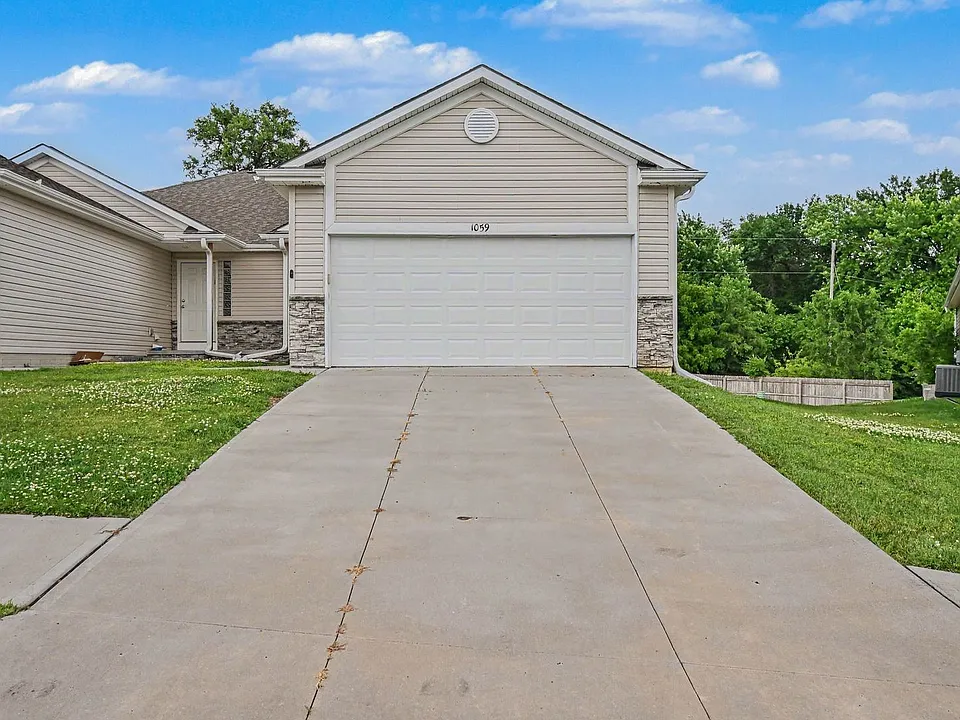1059 N 170th Ave