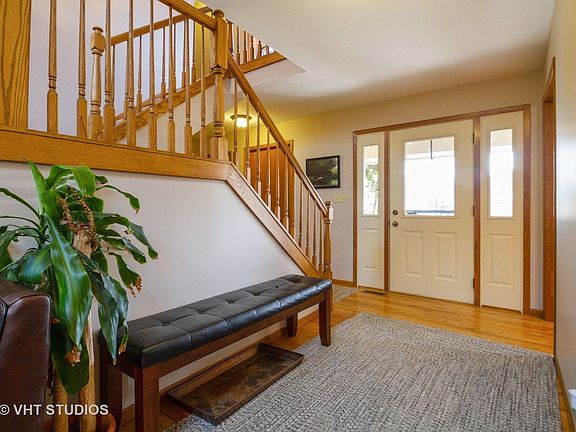 3rd image of 9768 Squire Ln
