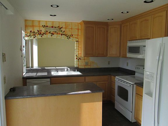 3rd image of 3645 Cadwallader Ave