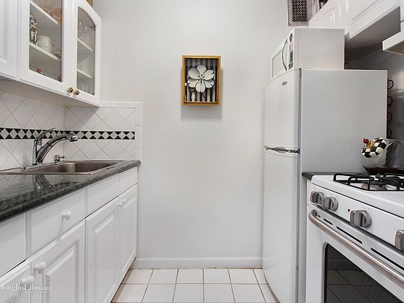 4th image of 1463 2nd Ave #3A