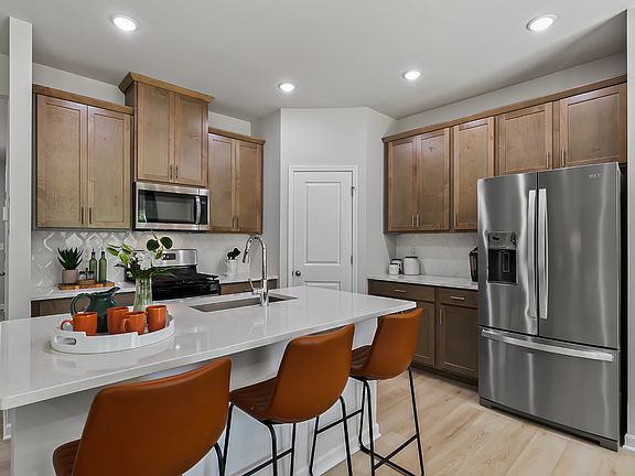 RAL_CadenceMeadows_Chatham_Kitchen4_3805RosebushDr_Model.jpg
