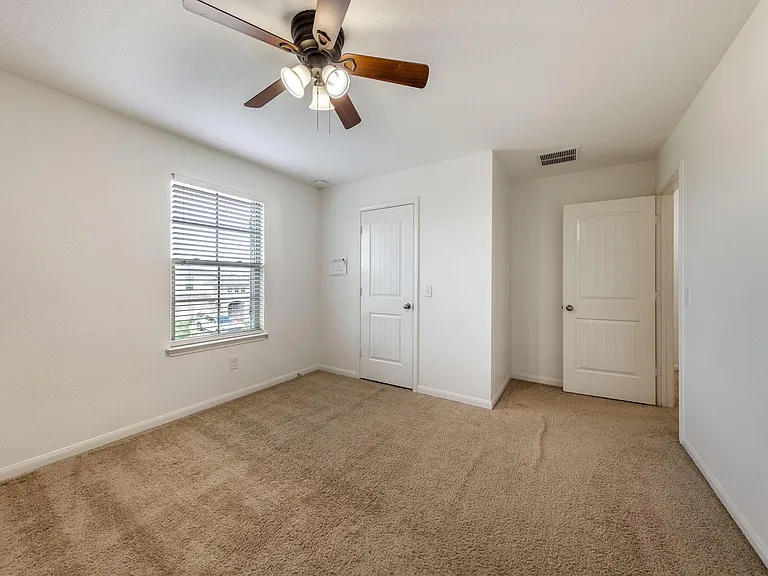 925 Woodduck Trl — Photo 8