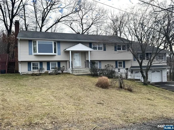 1 Grey St, Little Falls, NJ 07424