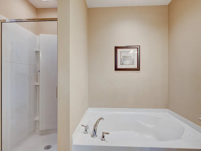 206 Bixby Private Ln — Photo 26