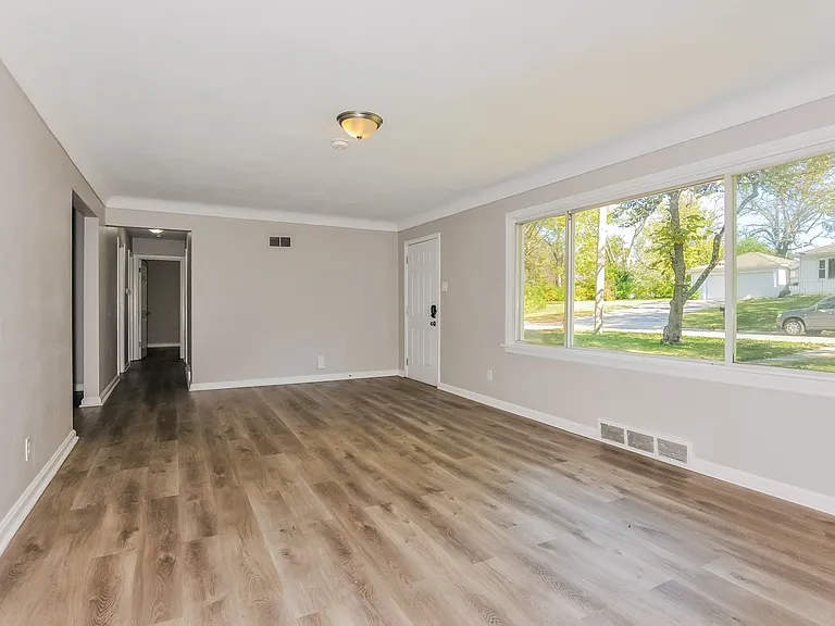 470349_019_living_room_13252244.jpg