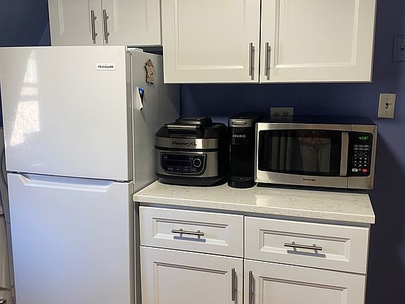 4th image of 256 Bloomfield Ave