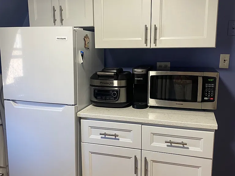 256 Bloomfield Ave — Photo 4