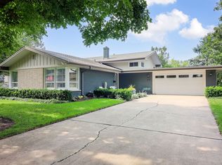 425 Buckeye Dr, Naperville, IL
