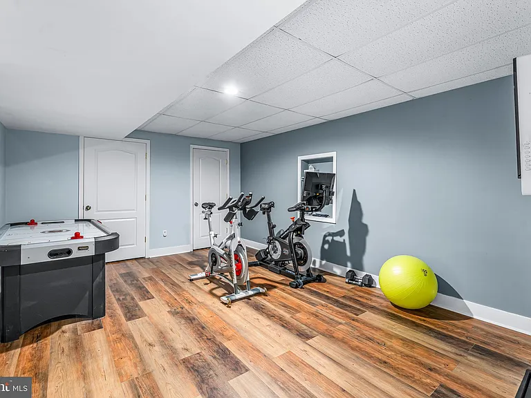 10870 Hammond Dr — Photo 43