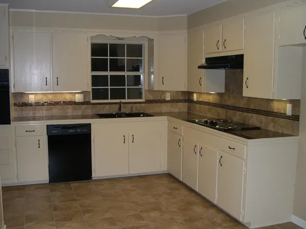 111 Suzanne Dr, Longview, TX 75604