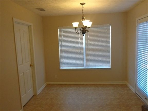 3rd image of 3014 Weybridge Dr