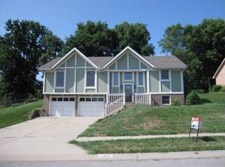 2304 NE 35th Ct, Kansas City, MO 64116