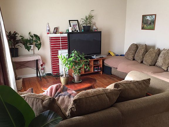 118 Viewmont Ave Living Room