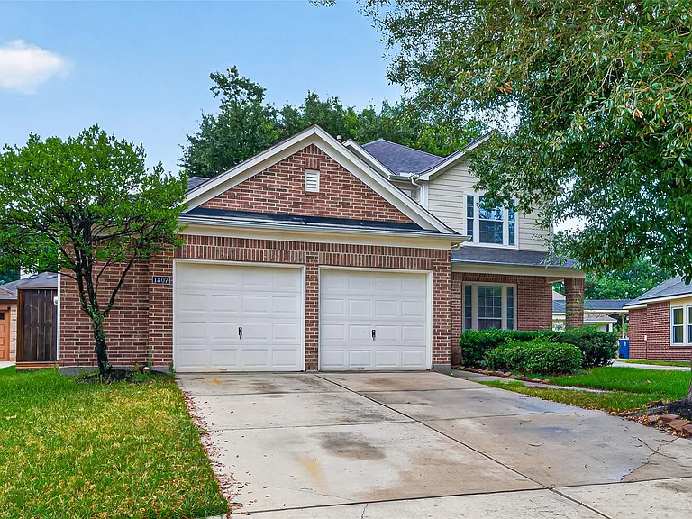 1807 Katlyn Ln — Photo 3