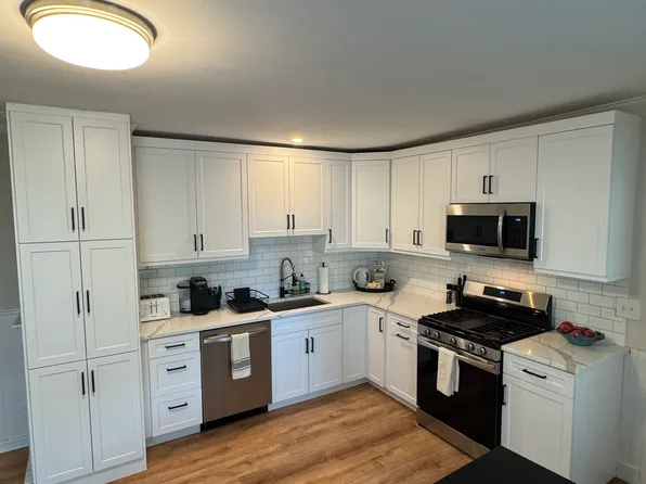 11 Putnam Rd, Ipswich, MA 01938