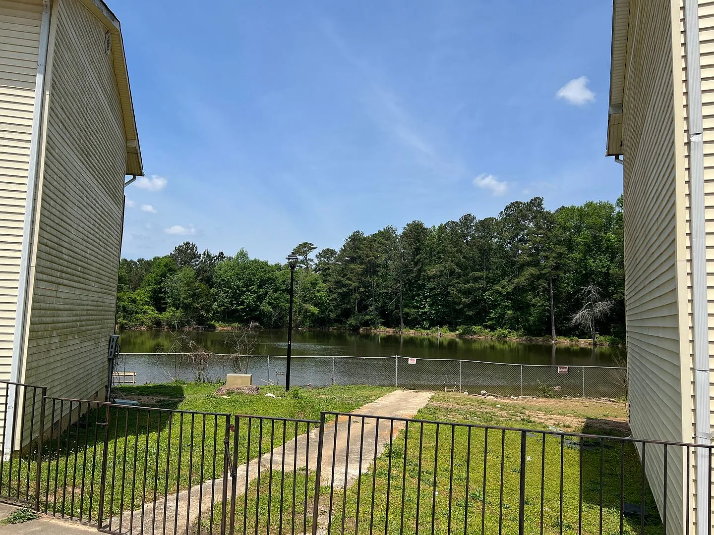 Waters Edge Apartments — Photo 2