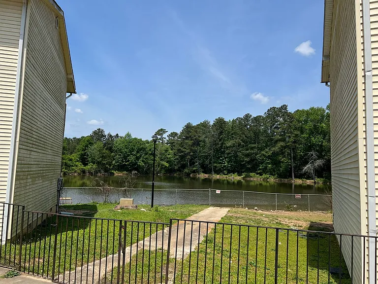Waters Edge Apartments — Photo 2
