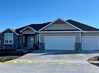 3318 SW 44th St, Topeka, KS 66610