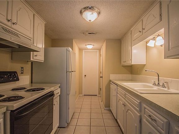 3rd image of 11 Nantucket Dr