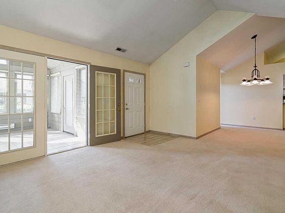 4th image of 5611 Meadowood Ln