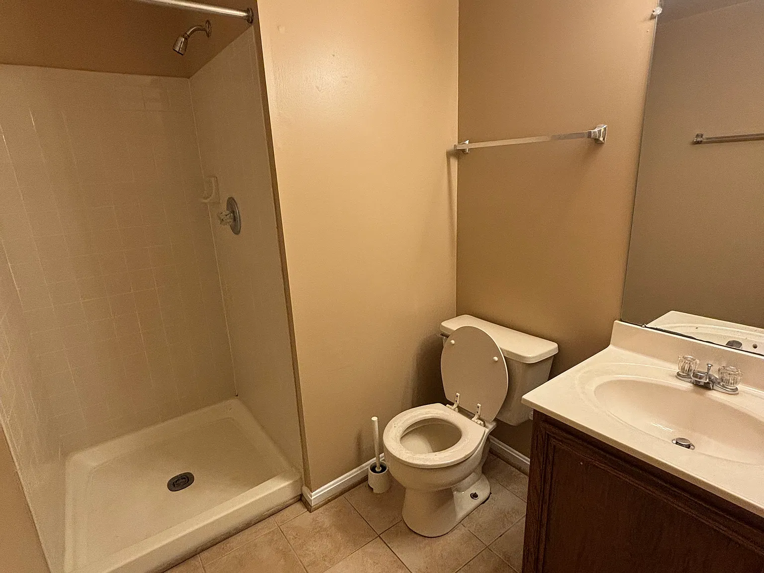 4 bed, 2052 sqft, $3,200 — Photo 3