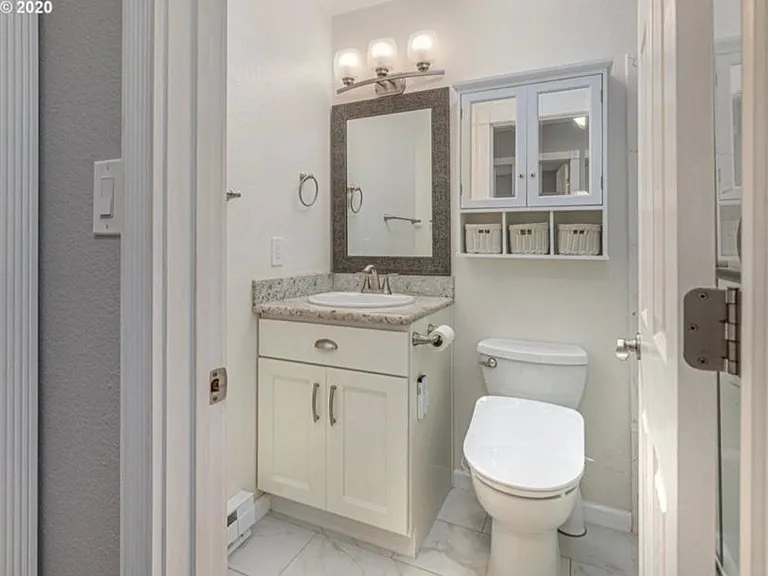 1440 NE Paropa Ct — Photo 17