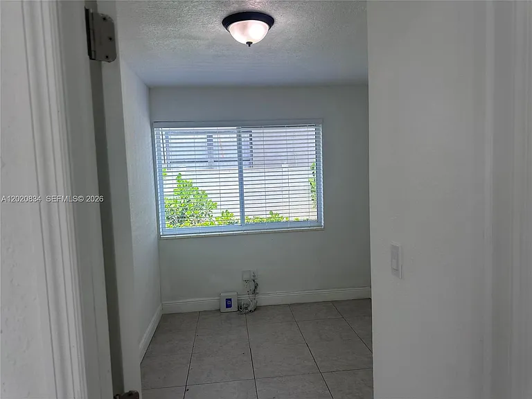 2806 SW 35th Ave #1 — Photo 10