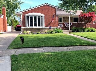 17851 Winsome Rd, Fraser, MI 48026