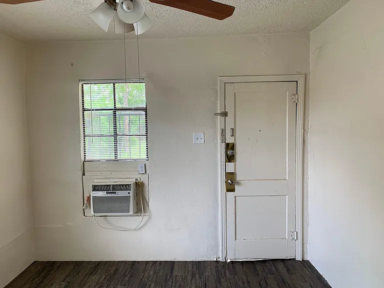 2522 W Woodlawn Ave #2522 — Photo 9