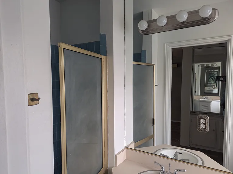 1323 N Olive Dr — Photo 54