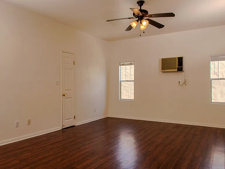 Garfield Avenue Apartments — Photo 7