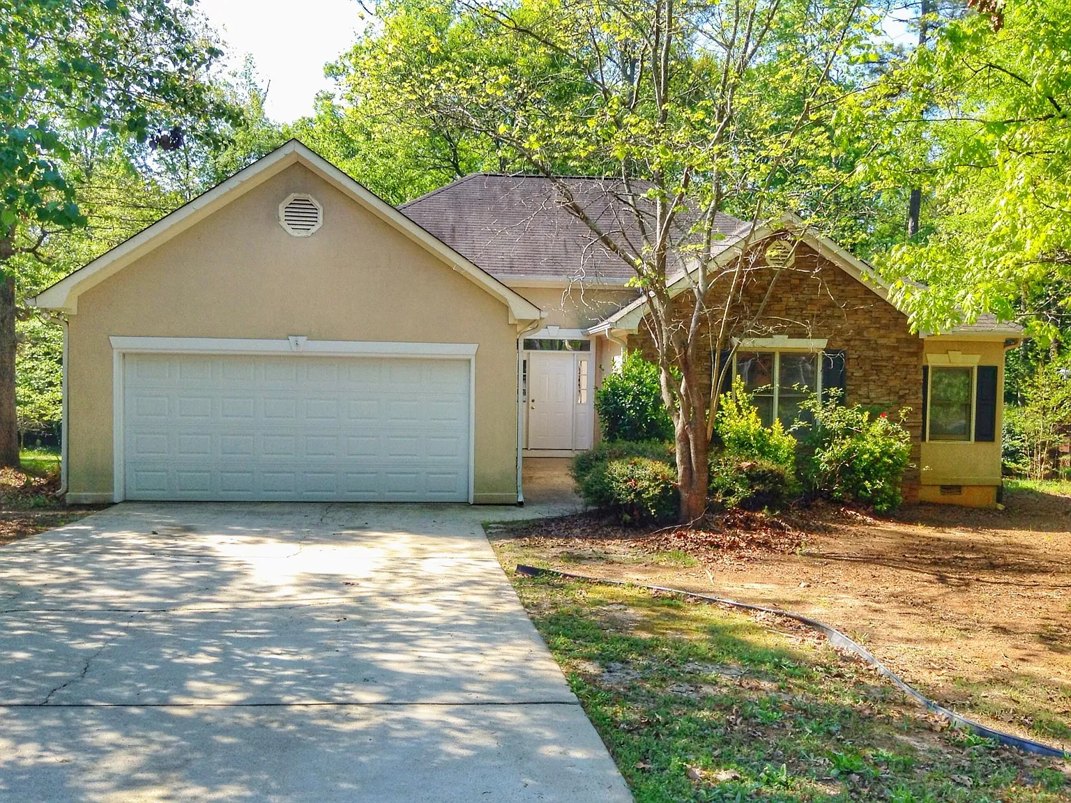 4 bed, 2.5 bath, 1714 sqft, $2,000 — Photo 1