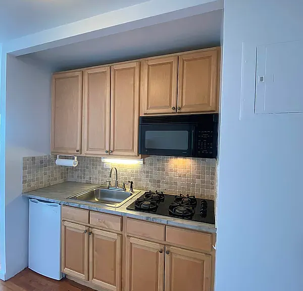 500 W 43rd St #24G — Photo 6