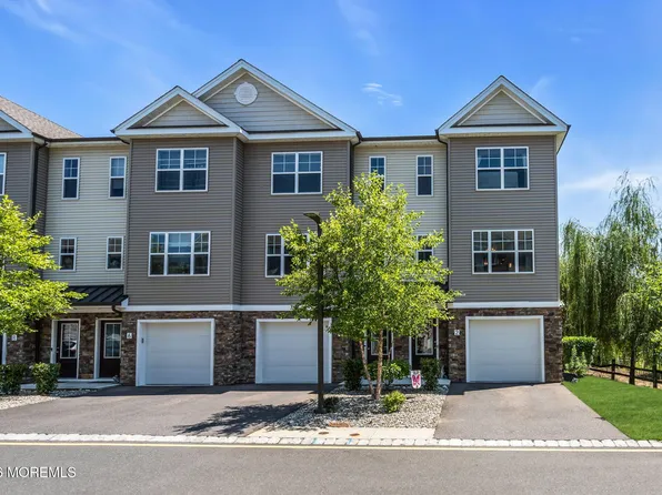 2 Berkeley Crossings Way, Bayville, NJ 08721