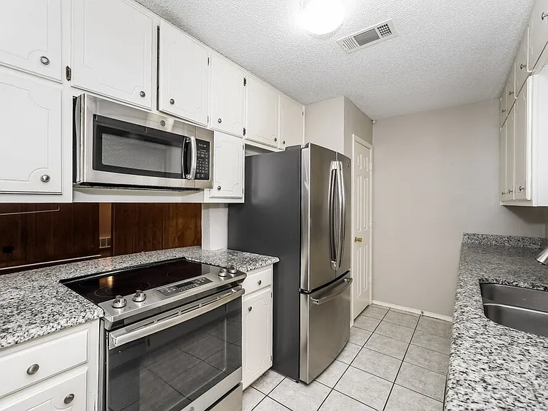709 Daniels Dr — Photo 9