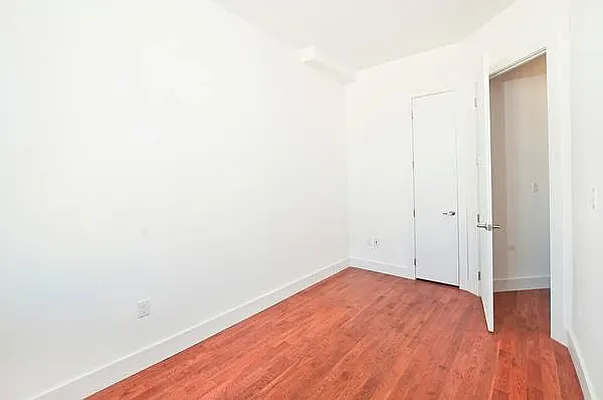 Rented by Evergreen Apartments BK | media 30