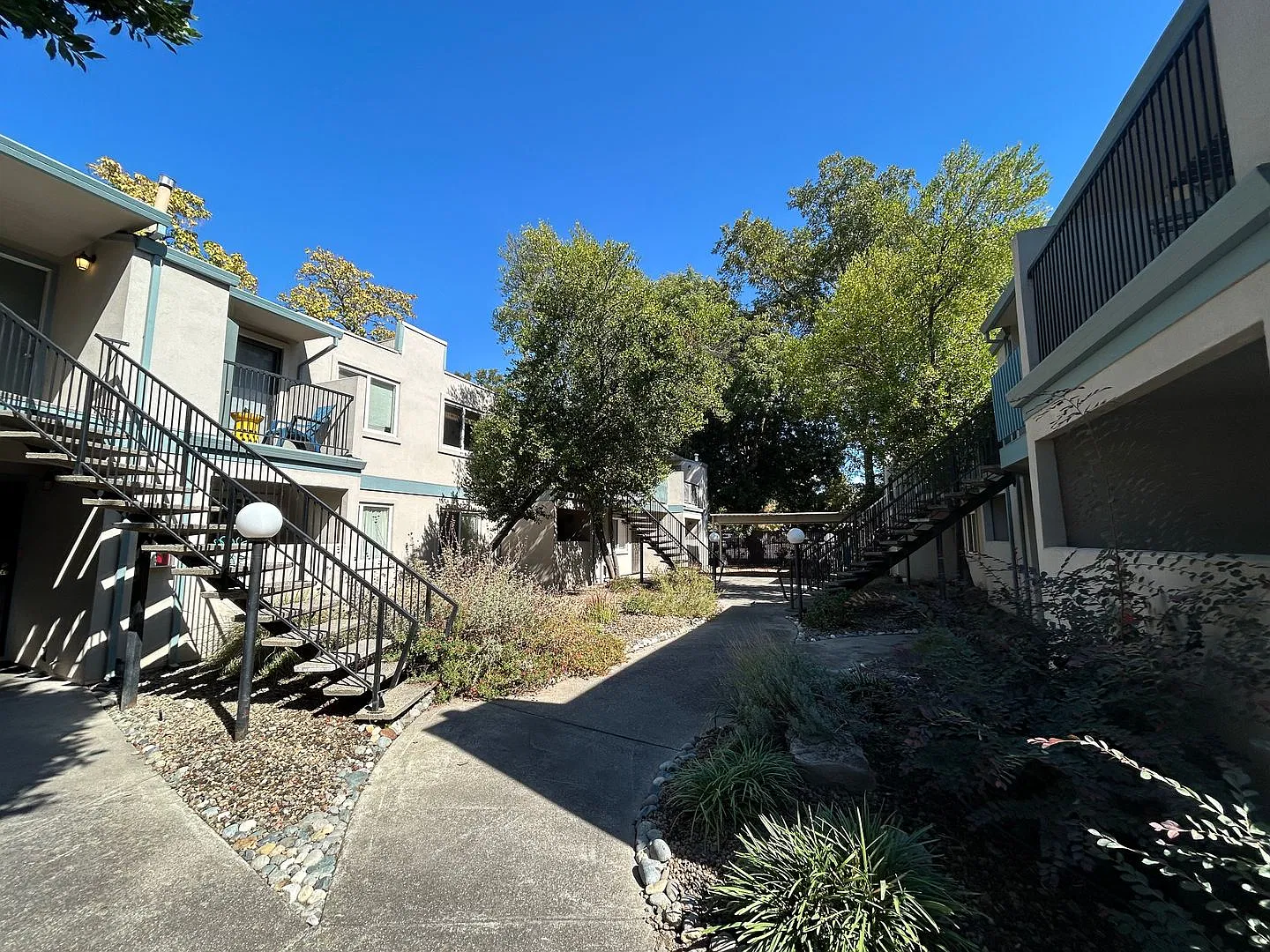 Move-In Special - One Month Free Rent - 2 Bedroom 1 Bath Close To Csuc — Photo 1
