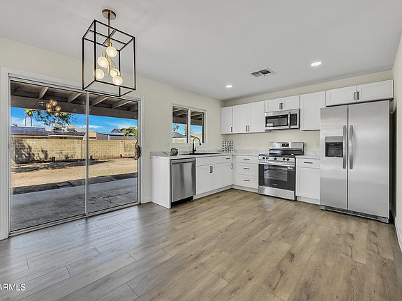 3rd image of 3226 W GROVERS Avenue
