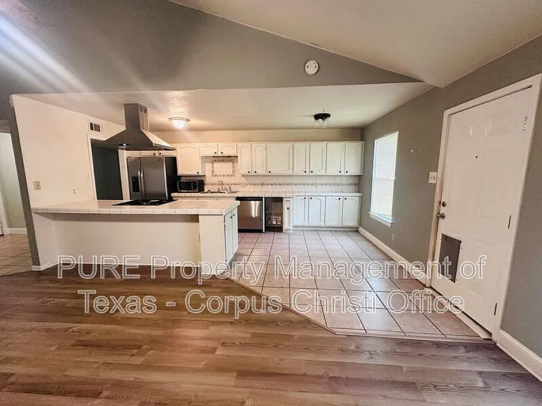 7433 Spitfire Dr — Photo 9