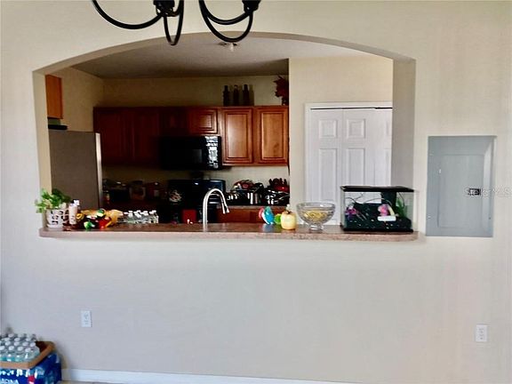 5th image of 615 Captiva Cir