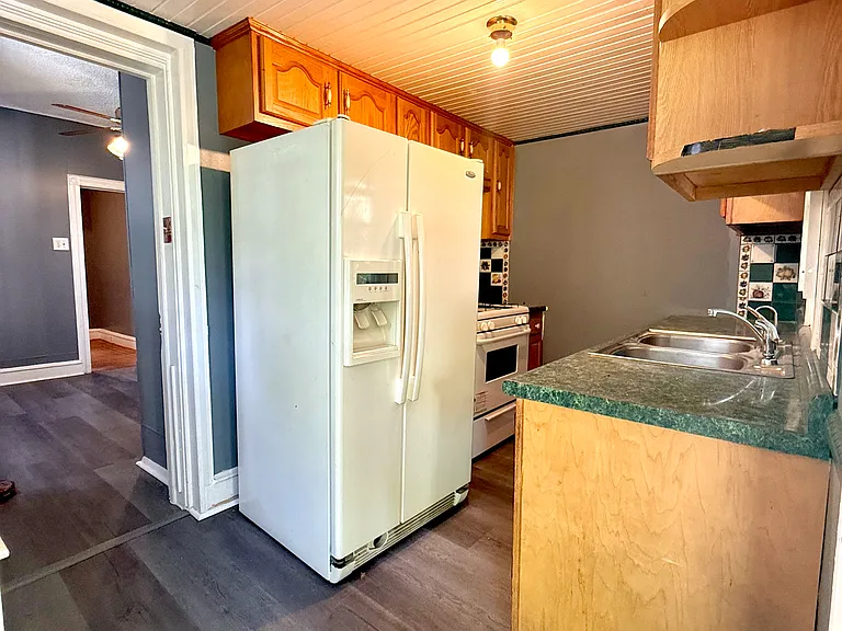 4010 N Franklin St — Photo 5