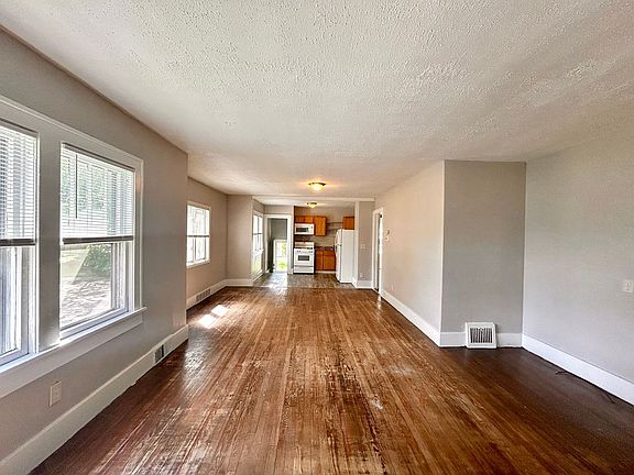 5th image of 373 E Holbrook Ave